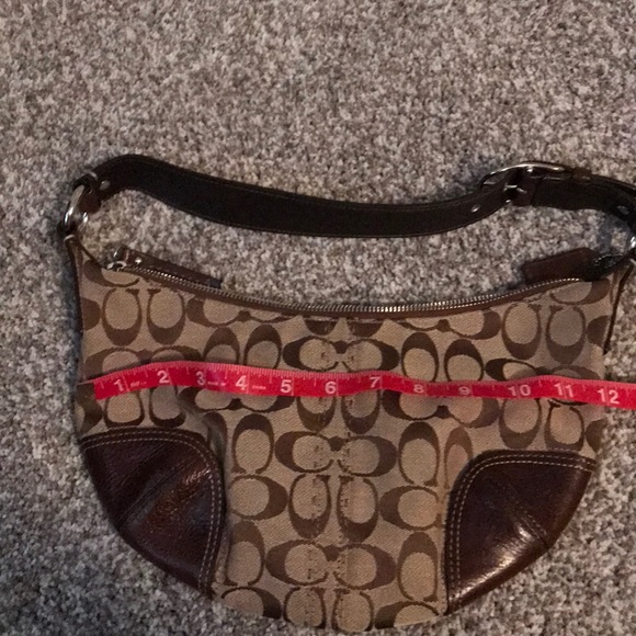 •Coach Signature Hobo• - Picture 5 of 7